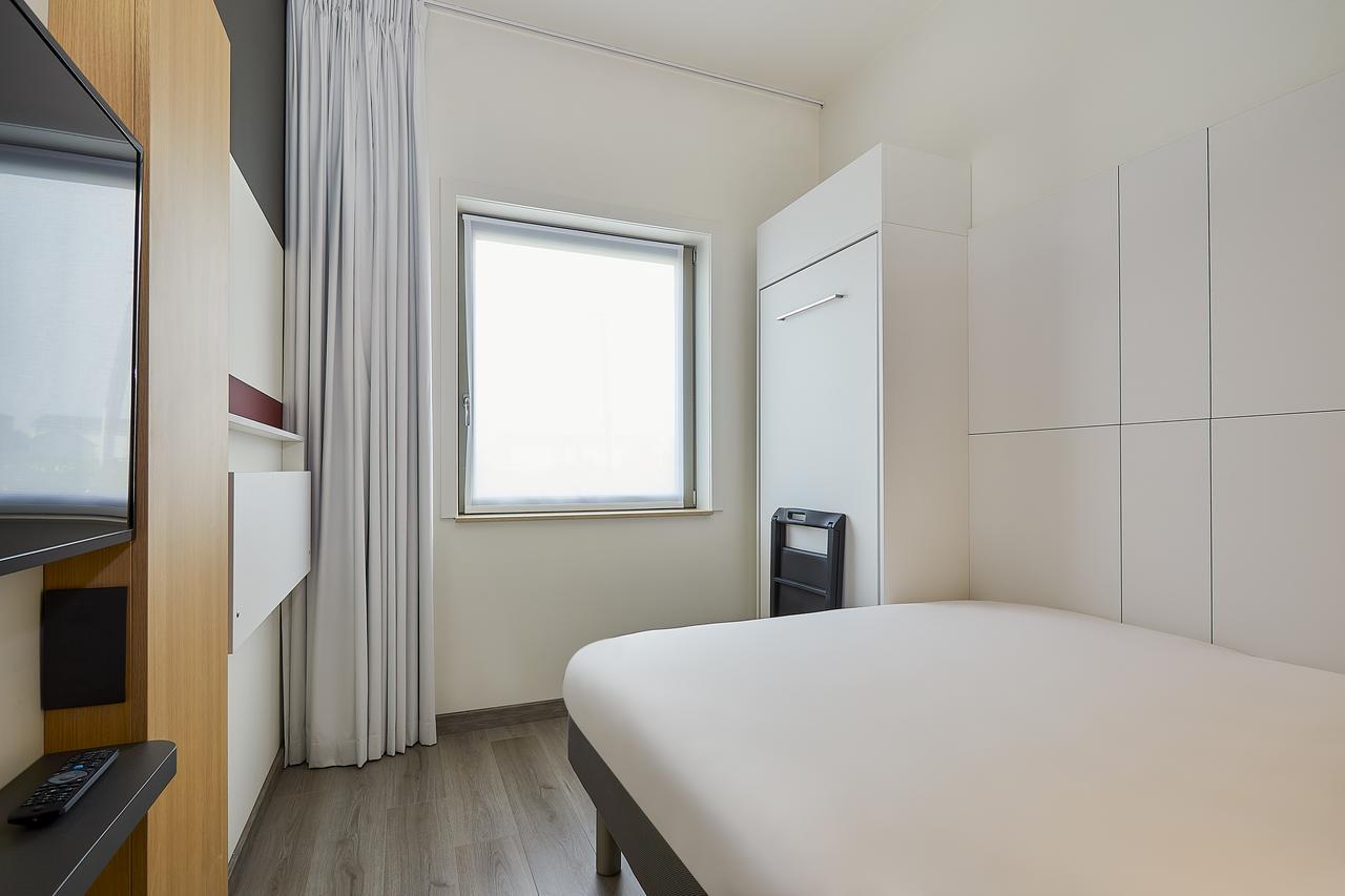 Ibis Budget Oostende Airport Миделкерк Экстерьер фото